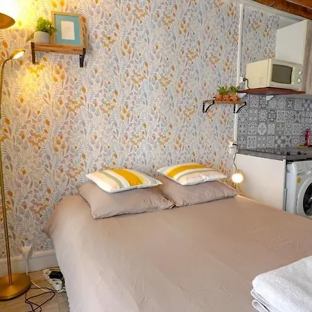 Apartment 04 Grand Near Republique