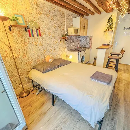 Apartment 04 Grand Near Republique